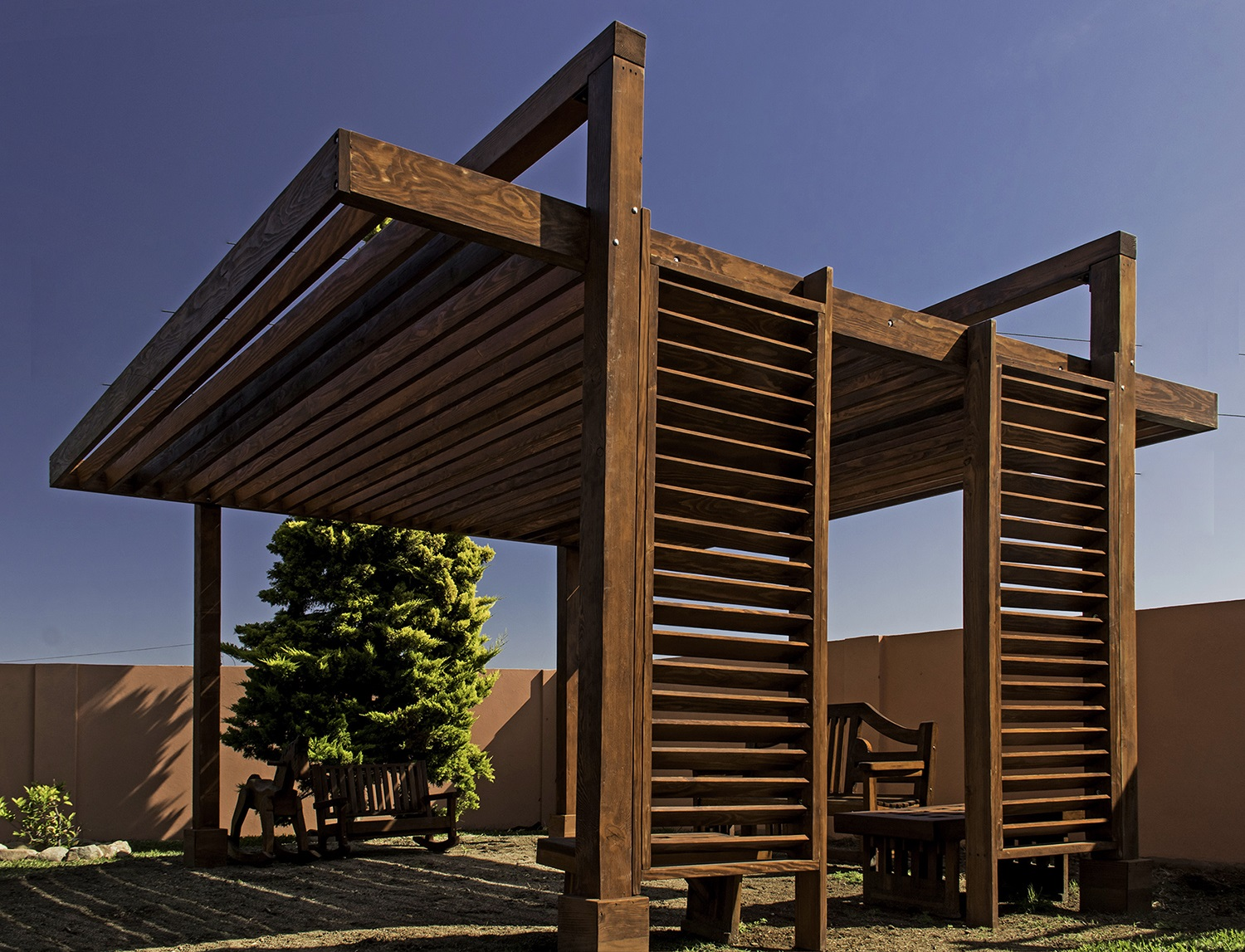 Backyard wooden pergola Dublin